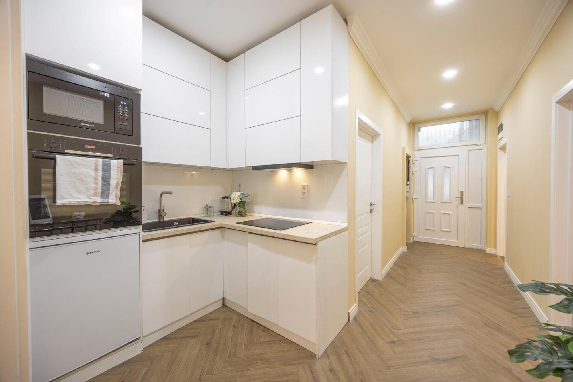 Deluxe Center T6 With Balcony Apartment Budapest